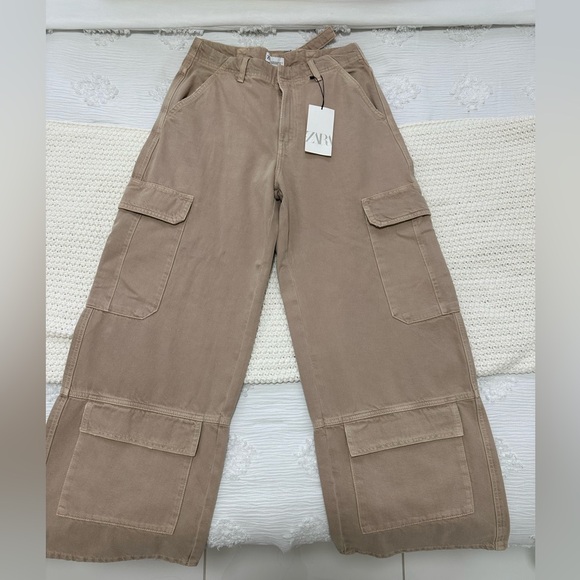 Zara cargo pants, size 38 USA 6 with adjustable straps in the back. never worn - Picture 1 of 4